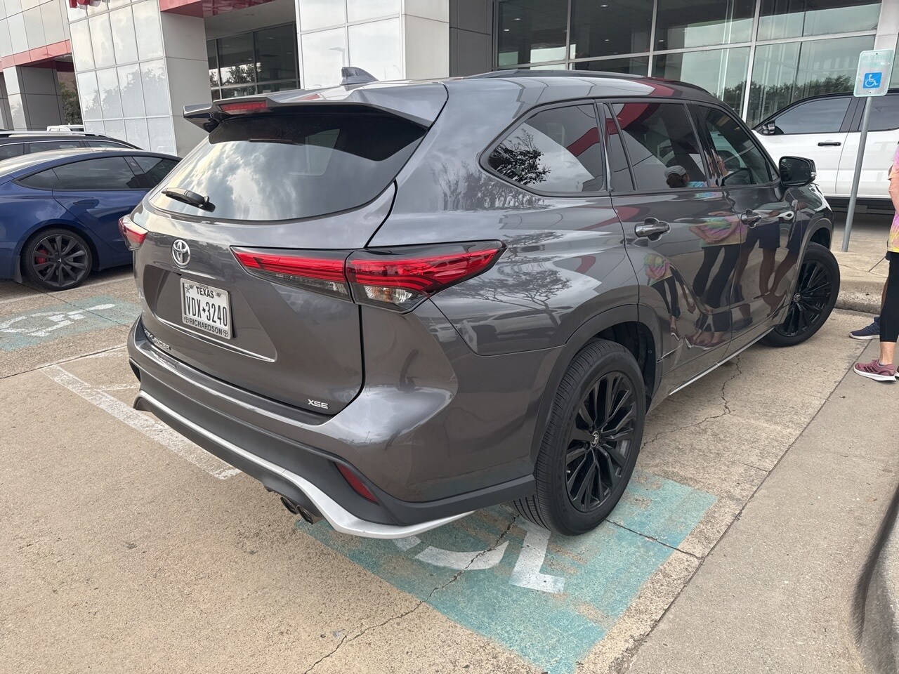2023 Toyota Highlander XSE photo 3