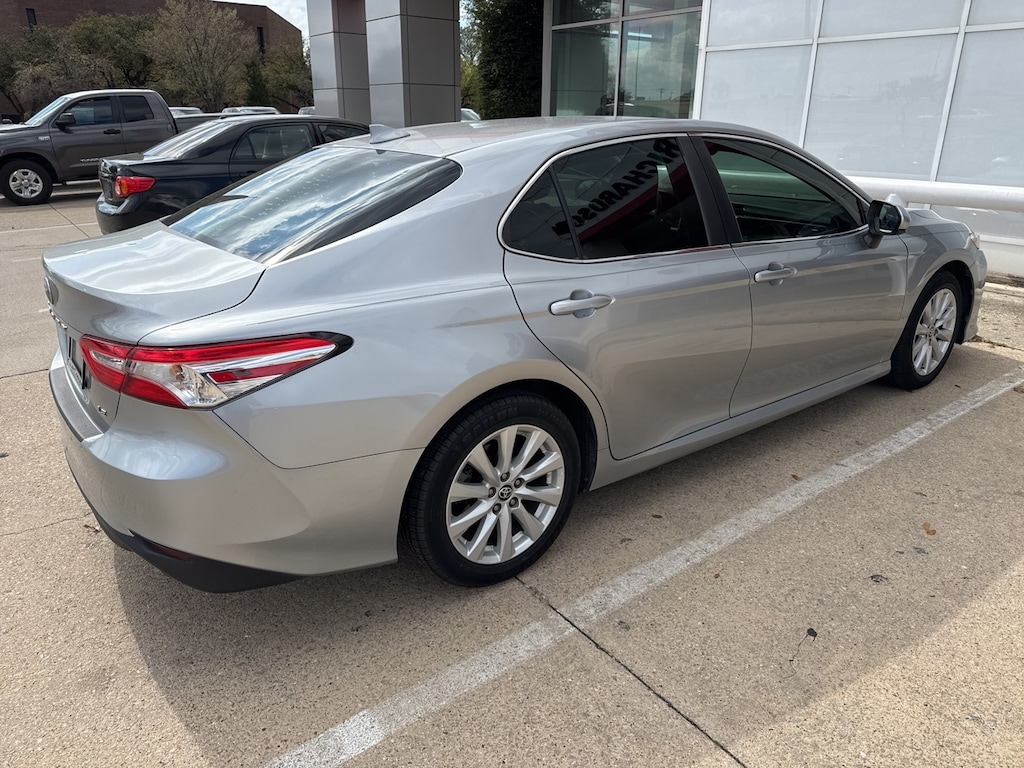 Used 2020 Toyota Camry LE w/7.5J x 17-Inch Alloy Wheels Sedan