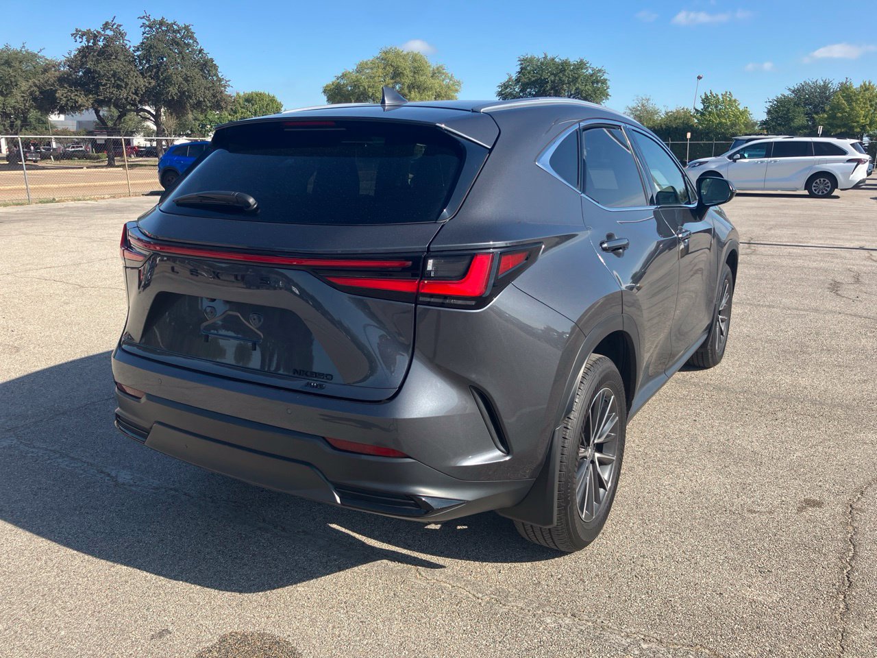 2025 Lexus NX 350 - Photo 3