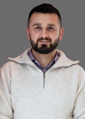 Staff member Mustafa Mahmound from ID_39ac47e5fe96