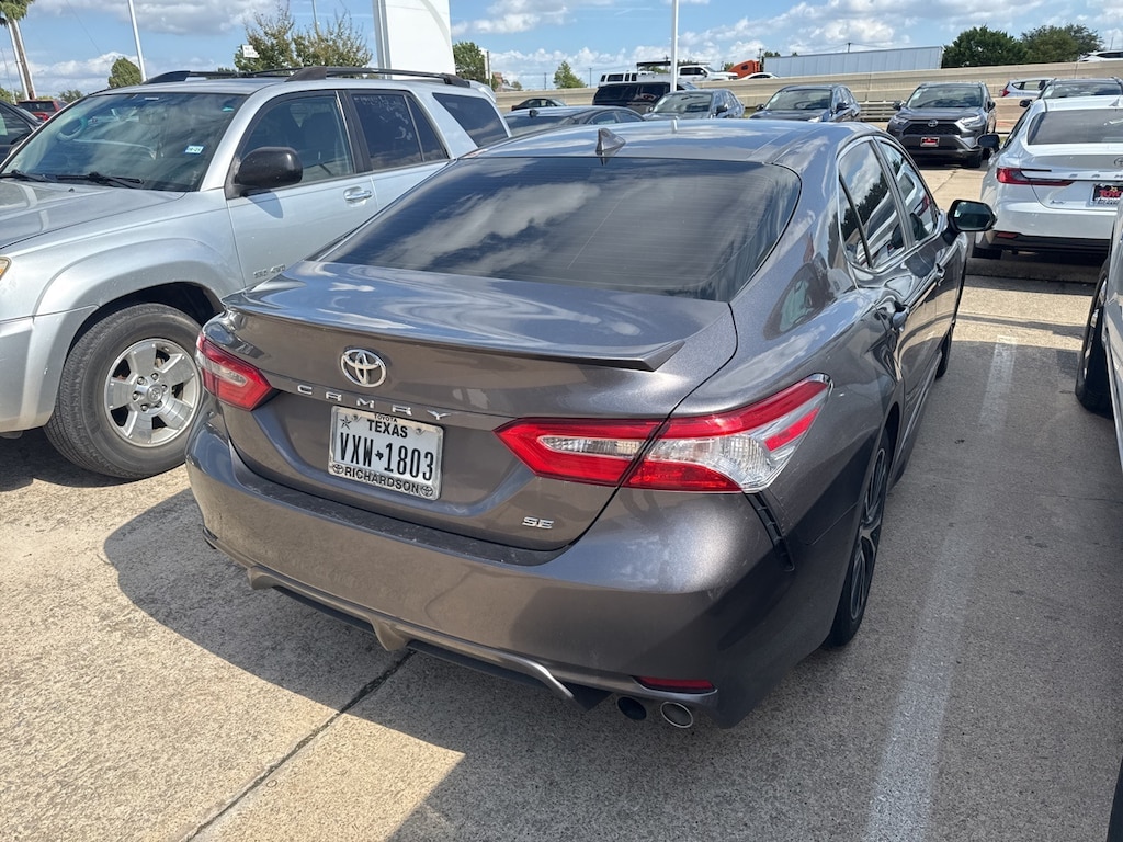 Used 2020 Toyota Camry SE w/18-Inch Black Machined-Finish Alloy Sedan