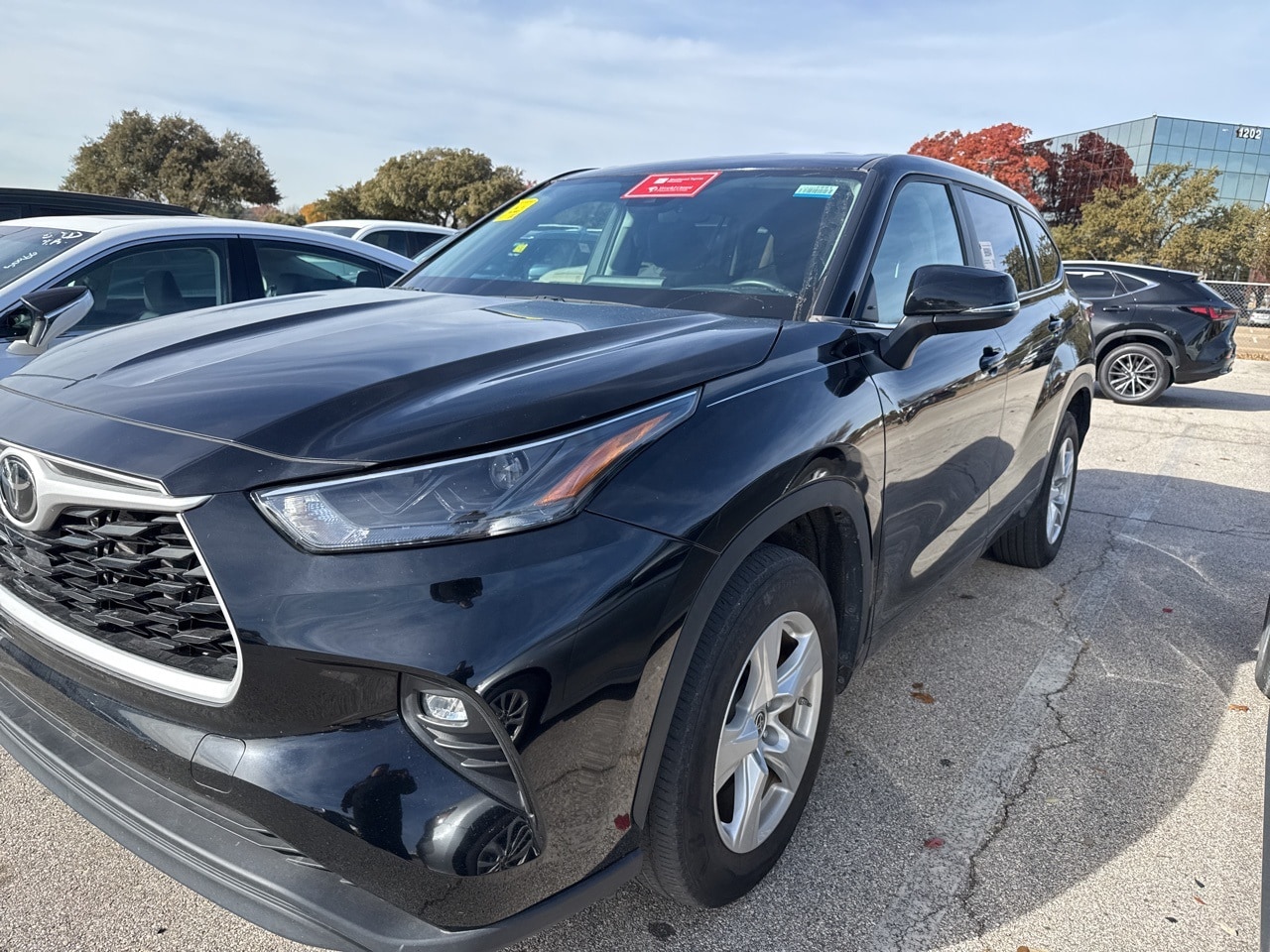 2024 Toyota Highlander LE's photo