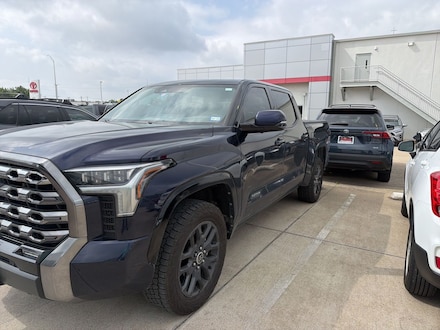 2023 Toyota Tundra Platinum w/Panoramic-Roof/Navigation/20-in Alloy Truck CrewMax