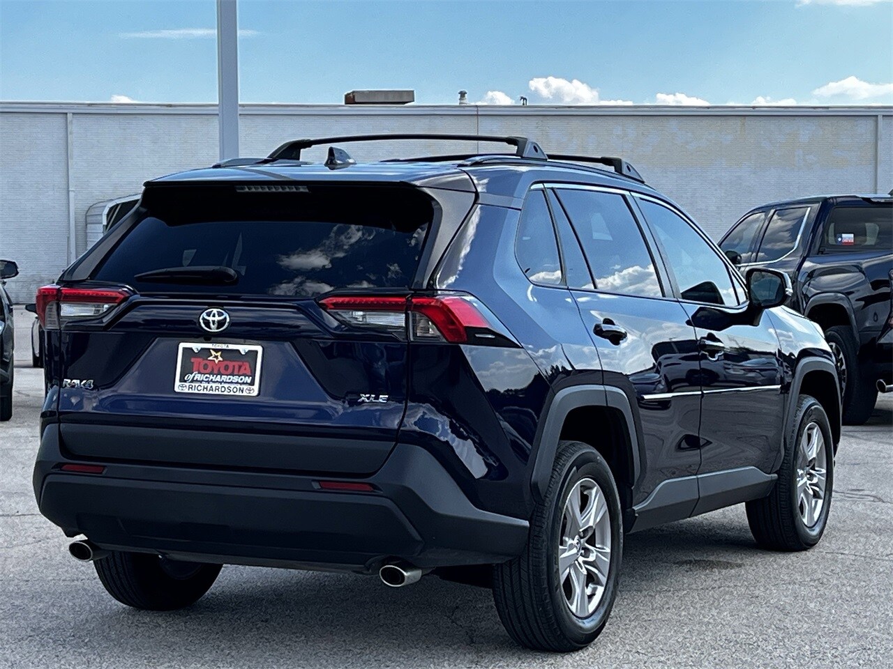 2022 Toyota RAV4 XLE photo 4