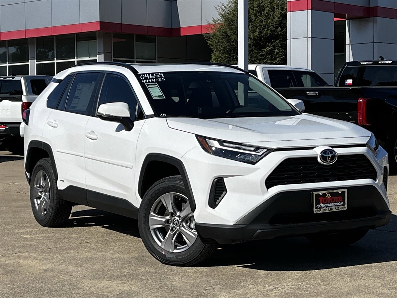 2025 Toyota RAV4 Hybrid XLE photo 2