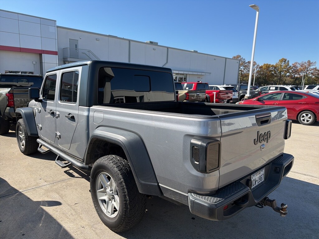 Used 2020 Jeep Gladiator Sport w/Technology Pkg/Convenience Pkg/17-in Alloy Truck Crew Cab