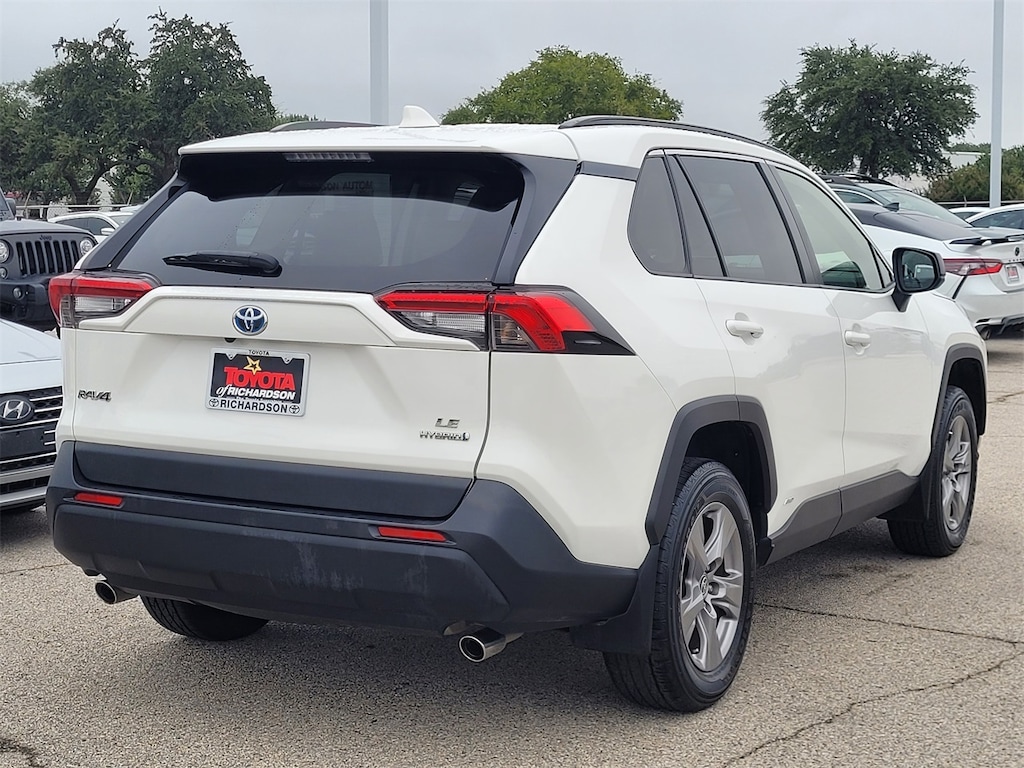 Used 2022 Toyota RAV4 Hybrid LE w/17-Inch Silver Alloy/Leather Seats SUV