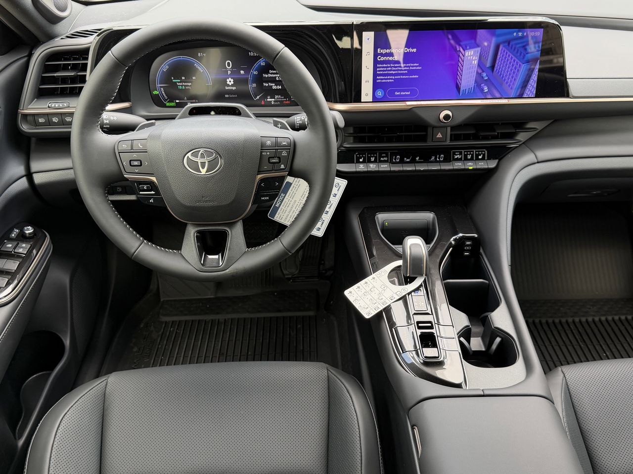 2026 Toyota Crown Signia Limited - Photo 12