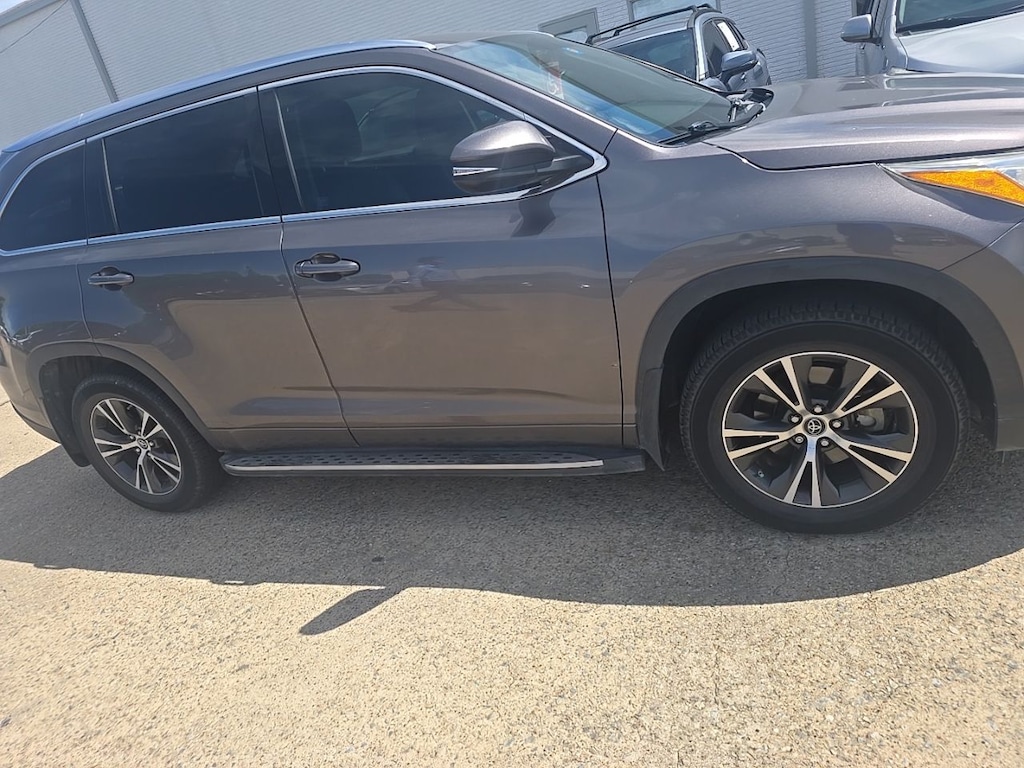 Used 2016 Toyota Highlander XLE V6 w/Navigation/Sunroof/Leather/18-in Alloy SUV