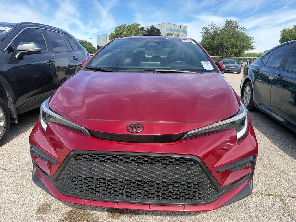 Used 2024 Toyota Corolla SE w/18-Inch Alloy w/Graphite-Colored Finish Sedan