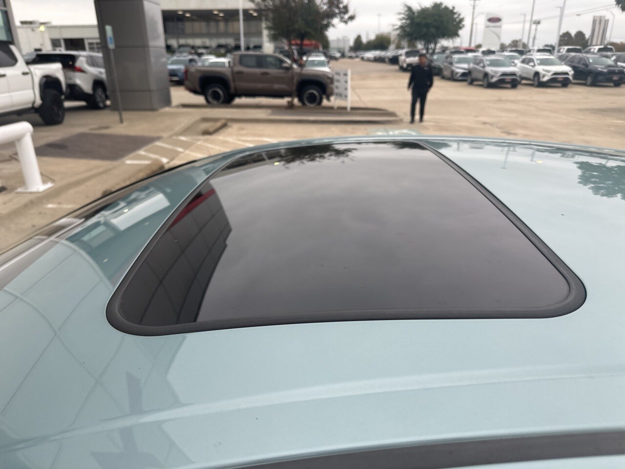 2021 Toyota Prius XLE Advanced photo 2