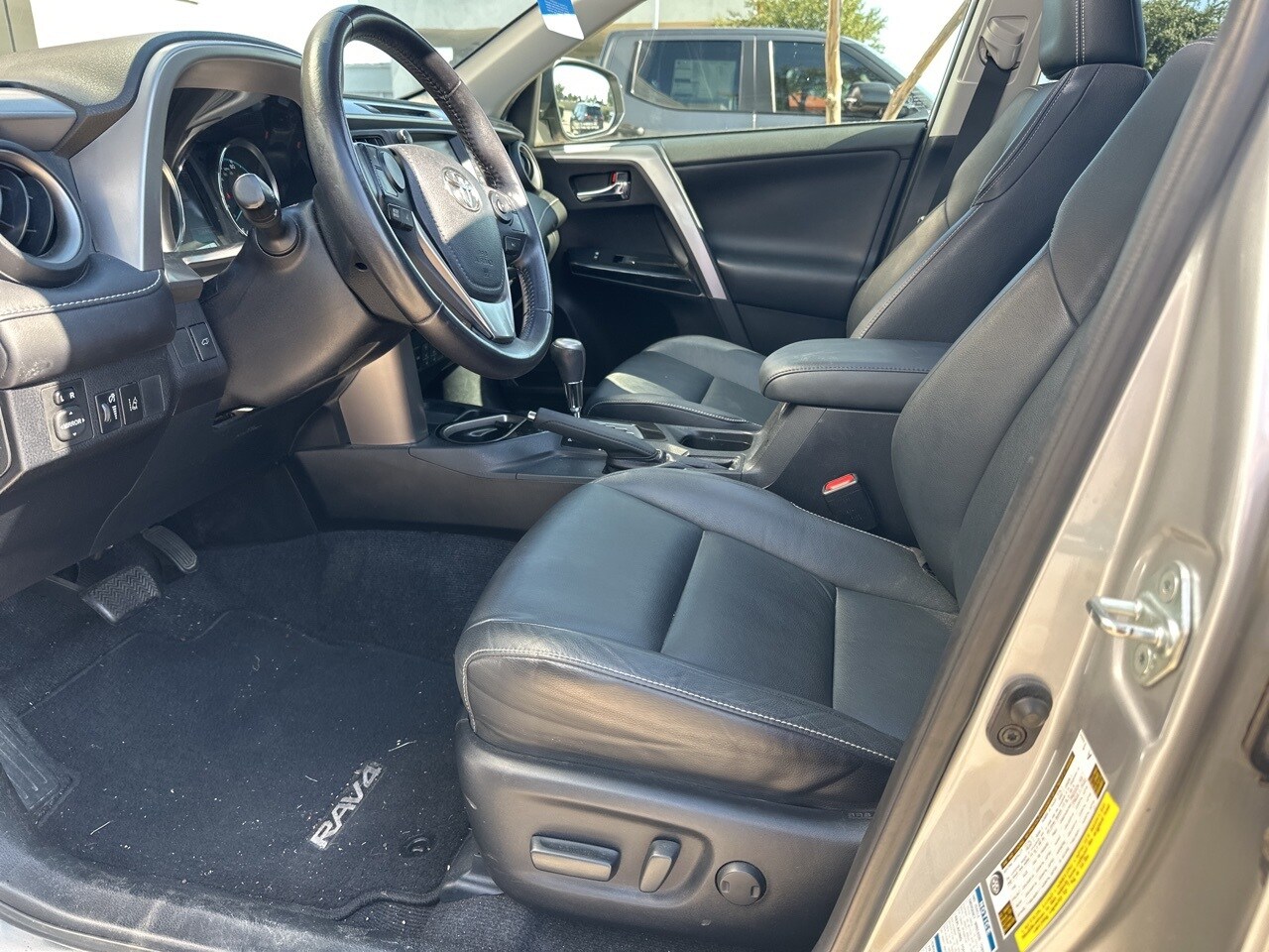 2016 Toyota RAV4 Limited photo 4