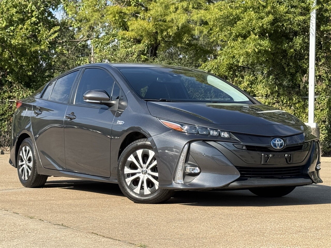 2021 Toyota Prius Prime Limited photo 2