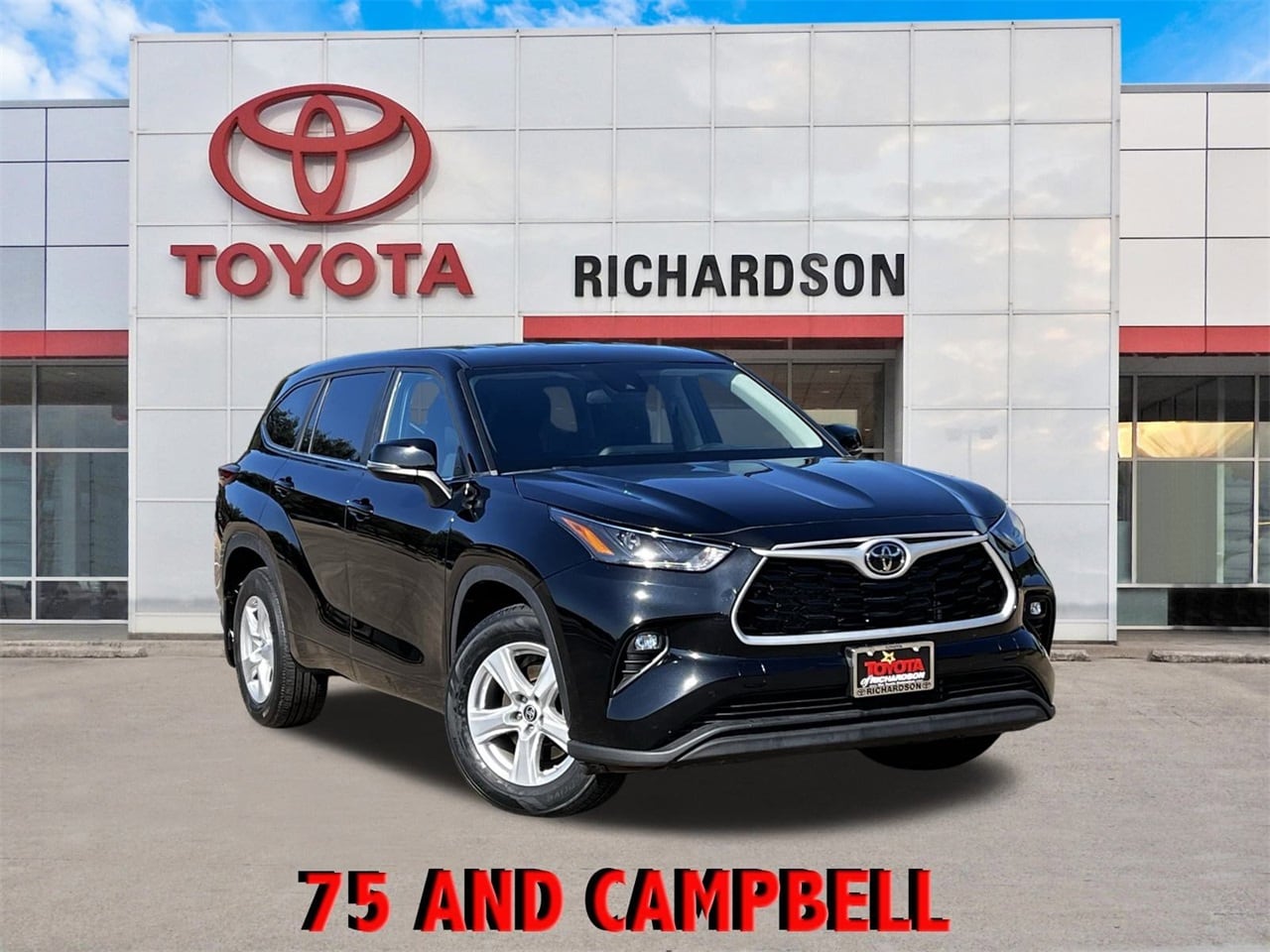 2024 Toyota Highlander LE's photo