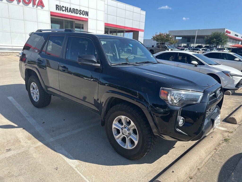 Used 2023 Toyota 4Runner SR5 w/17-Inch 6-Spoke Alloy Wheels SUV