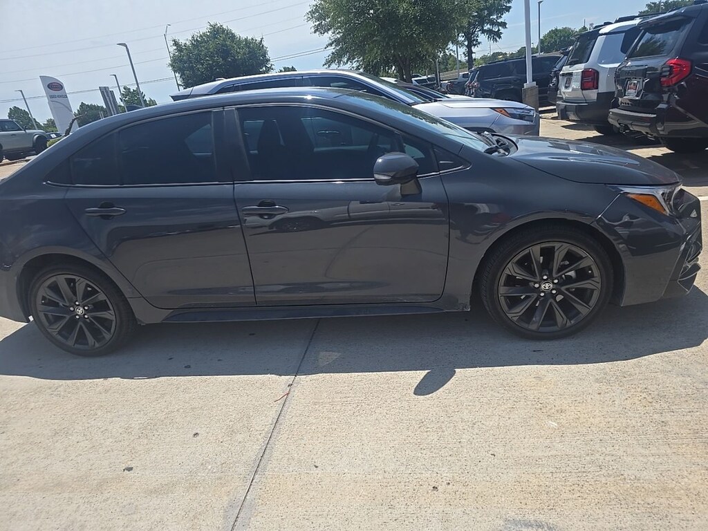 Used 2024 Toyota Corolla SE w/ 18 Alloy w/Graphite-Colored Finish Sedan