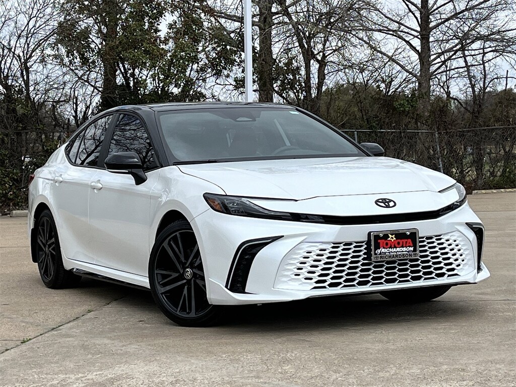 Used 2026 Toyota Camry XSE w/Two-Tone Panoroof/Red Leather Interior/19-in Sedan