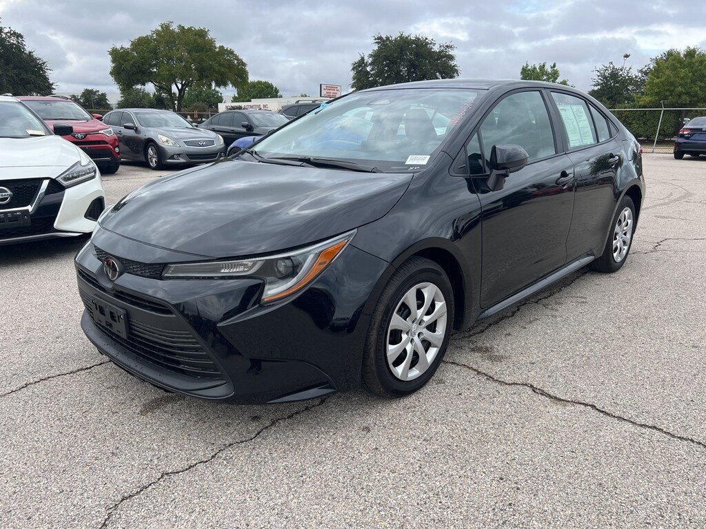 Used 2025 Toyota Corolla LE w/8-in Toyota Audio Multimedia Sedan