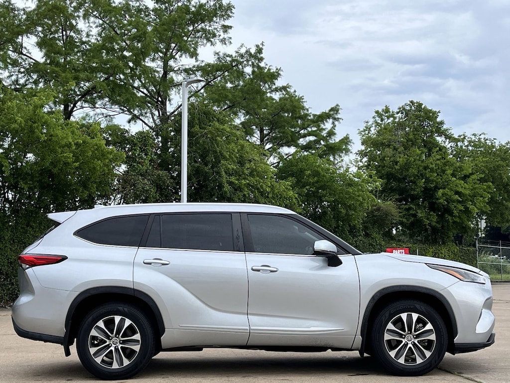 Used 2023 Toyota Highlander XLE SUV