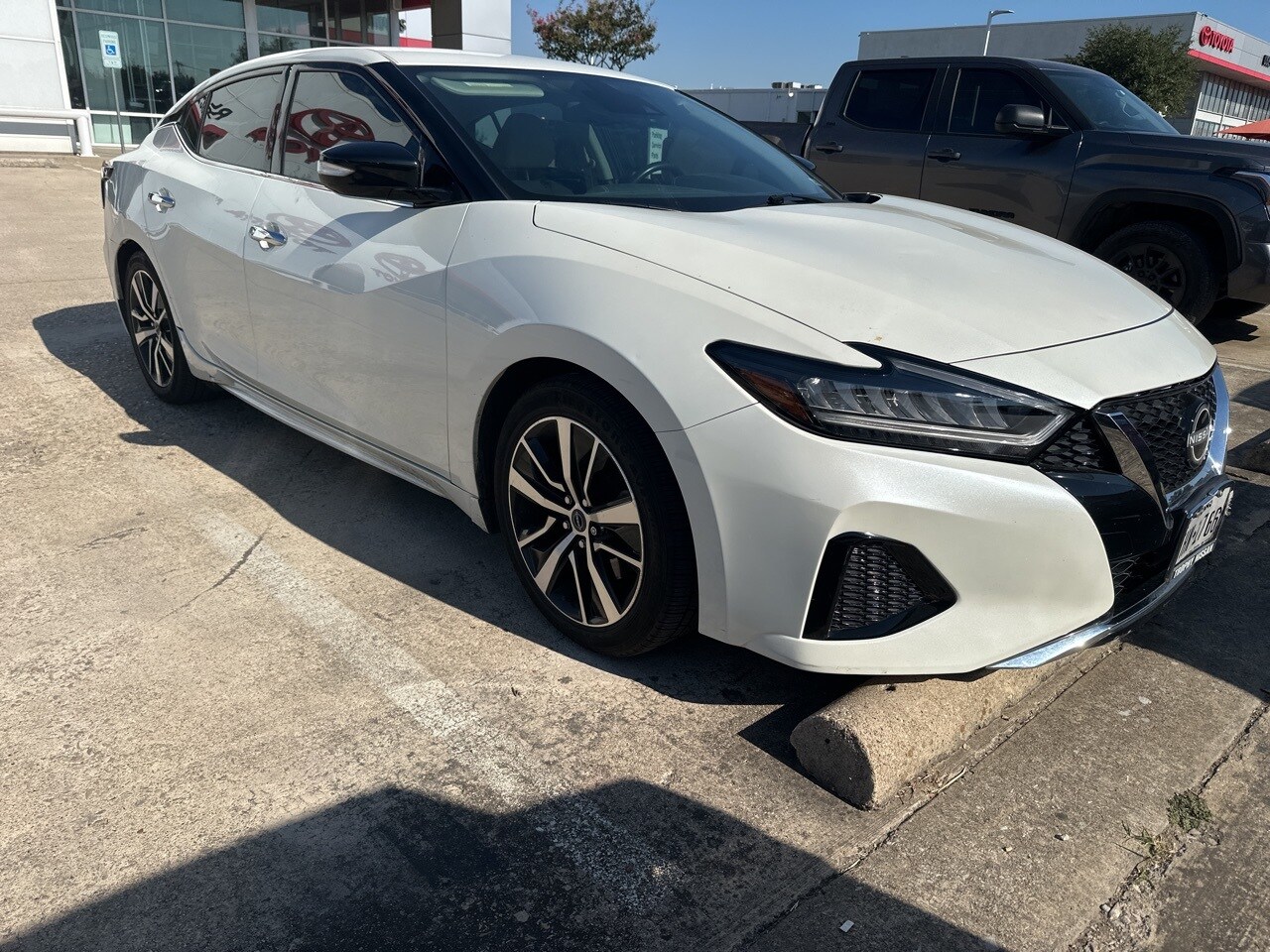 2023 Nissan Maxima SV photo 2