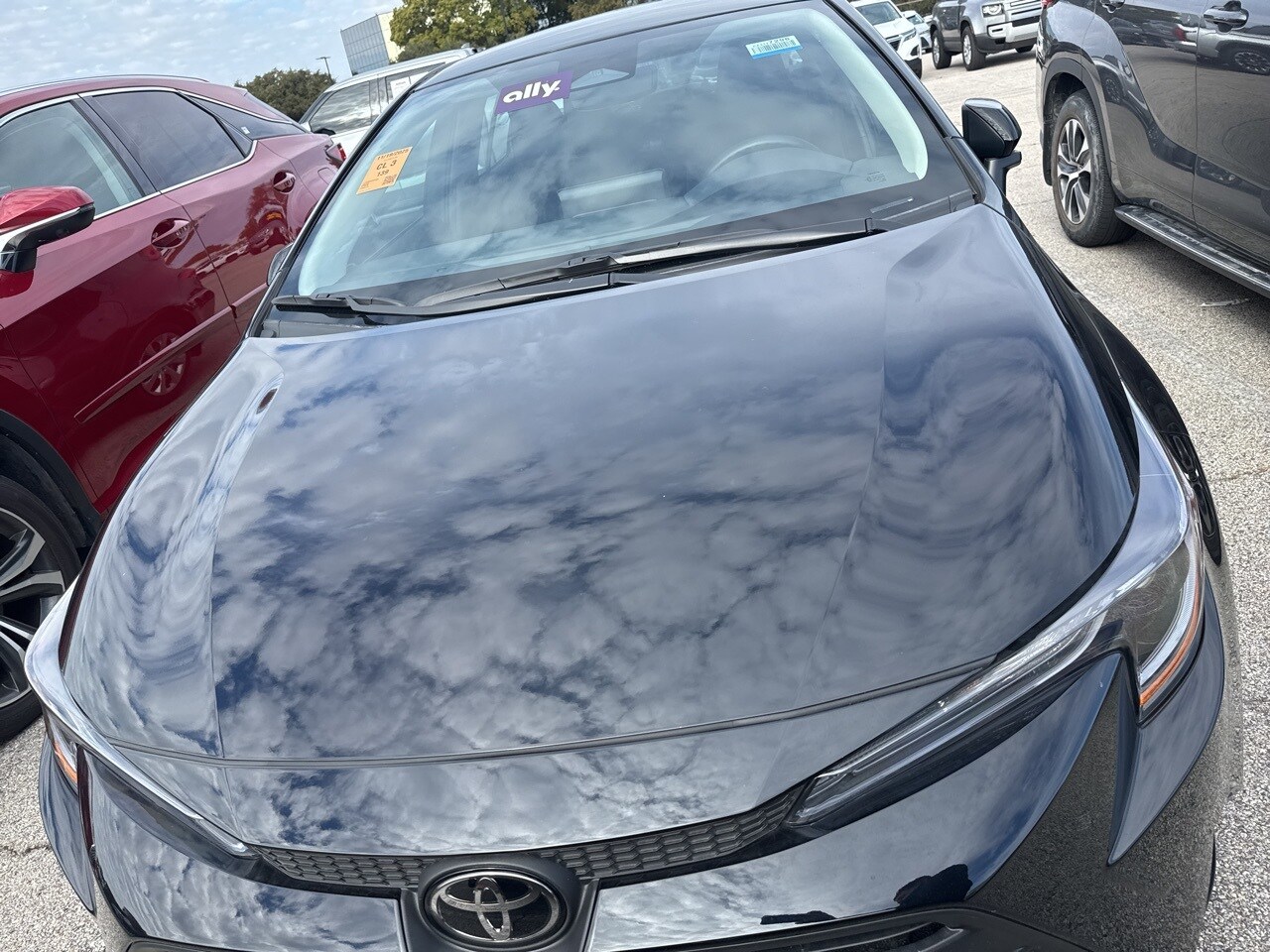 2025 Toyota Corolla LE photo 2