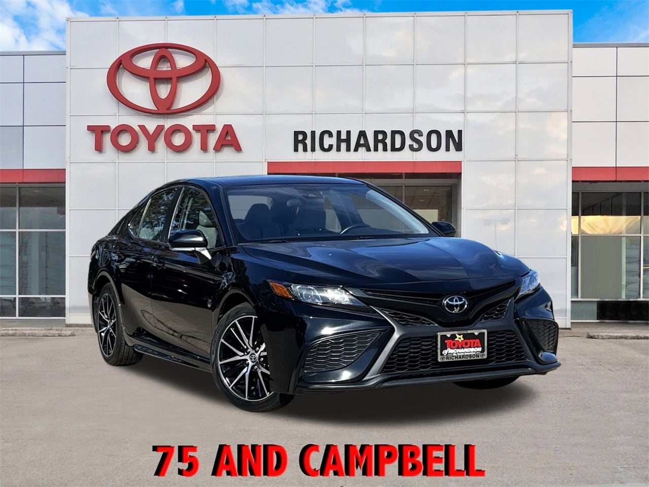 2023 Toyota Camry SE's photo