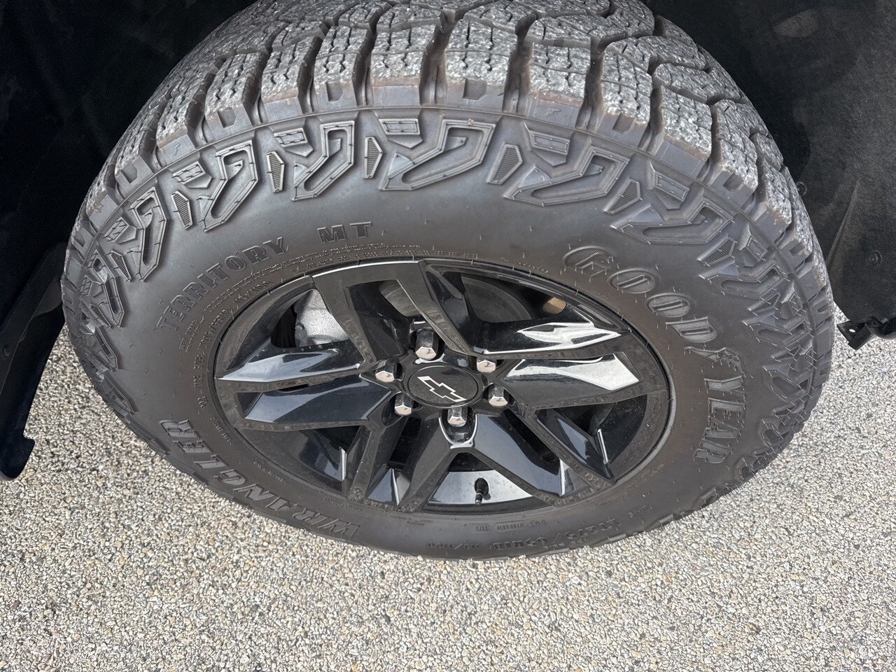 2024 Chevrolet Silverado 1500 LT Trail Boss photo 2