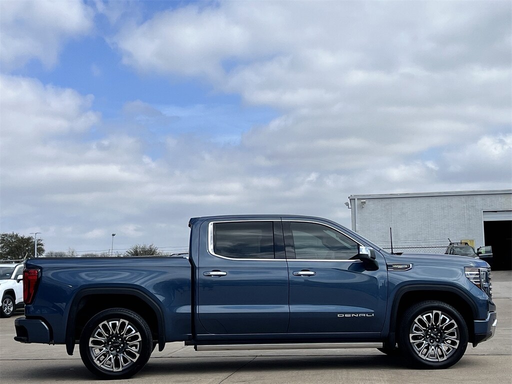 Used 2025 GMC Sierra 1500 Denali Ultimate w/Navigation/Sunroof/Leater/22-in Truck Crew Cab