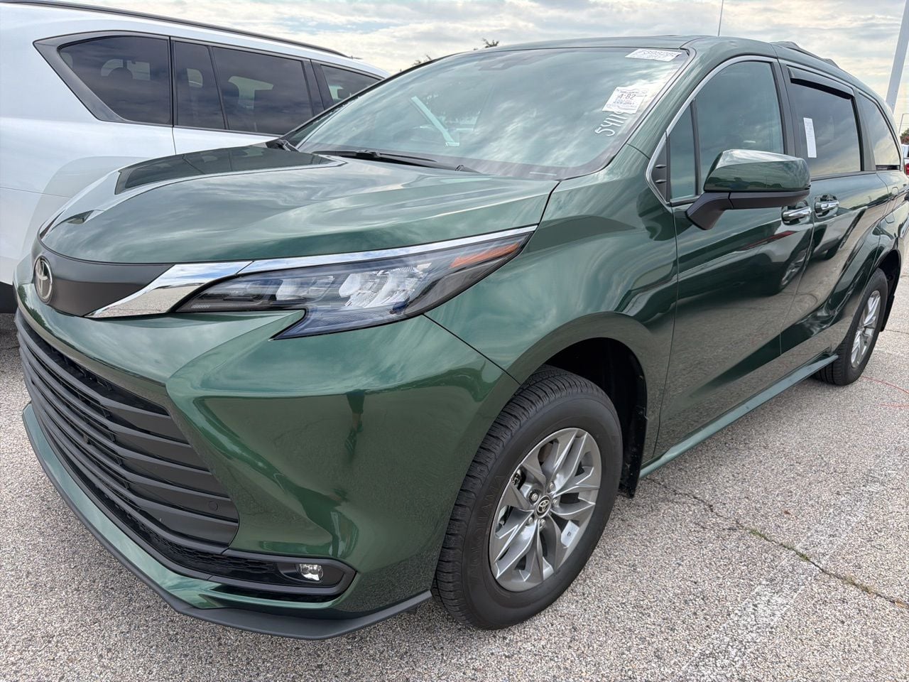 2026 Toyota Sienna XLE 7-Passenger Hybrid AWD's photo