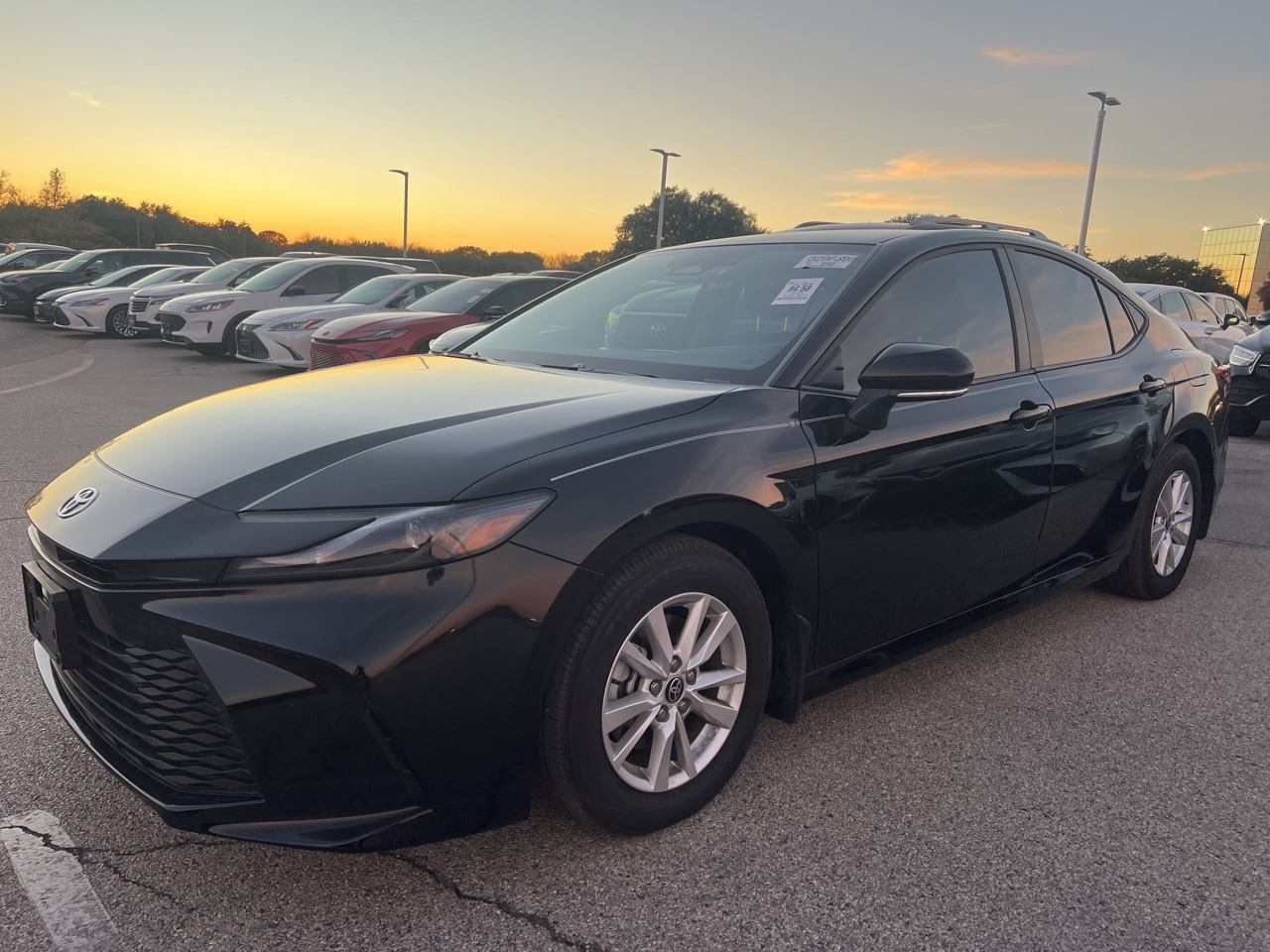 2025 Toyota Camry LE's photo