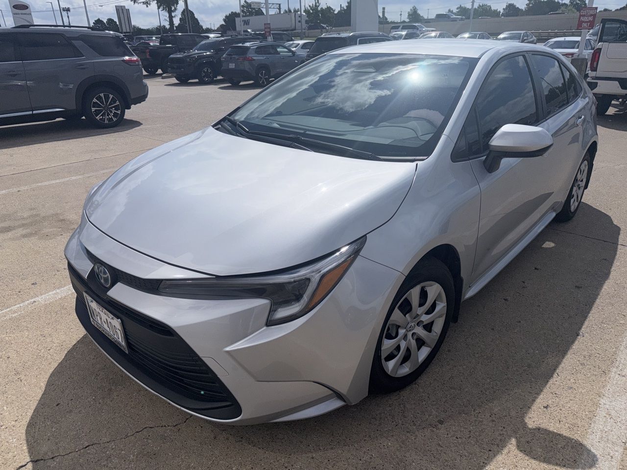 2025 Toyota Corolla LE Hybrid CVT's photo