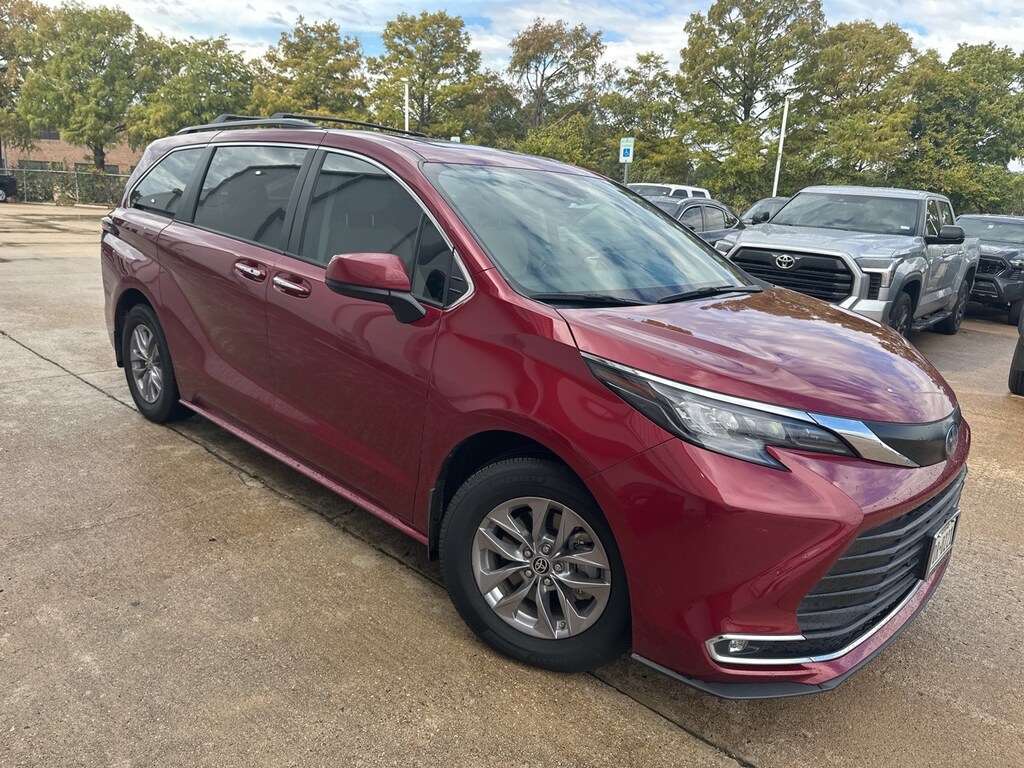 Used 2024 Toyota Sienna XLE 8 Passenger Van Passenger Van