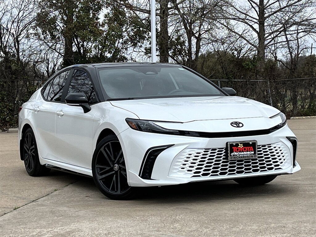 Used 2026 Toyota Camry XSE w/Two-Tone Panoroof/Red Leather Interior/19-in Sedan