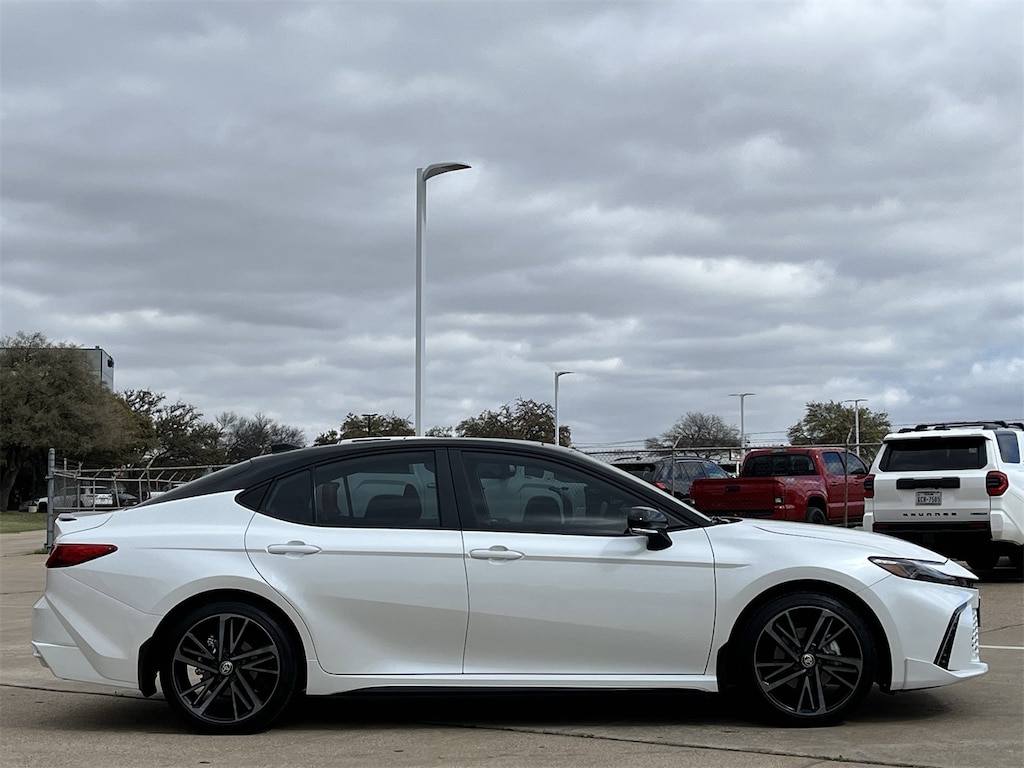 Used 2026 Toyota Camry XSE w/Two-Tone Panoroof/Red Leather Interior/19-in Sedan