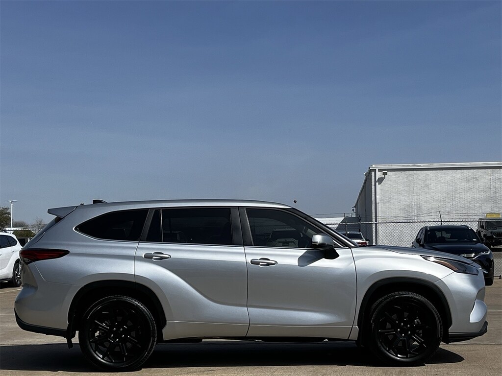 Used 2023 Toyota Highlander LE w/18-Inch Painted Alloy Wheels SUV