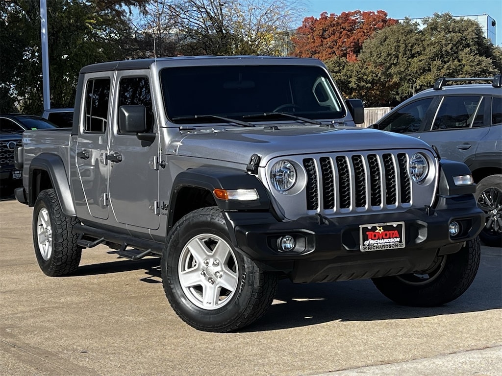 Used 2020 Jeep Gladiator Sport w/Technology Pkg/Convenience Pkg/17-in Alloy Truck Crew Cab
