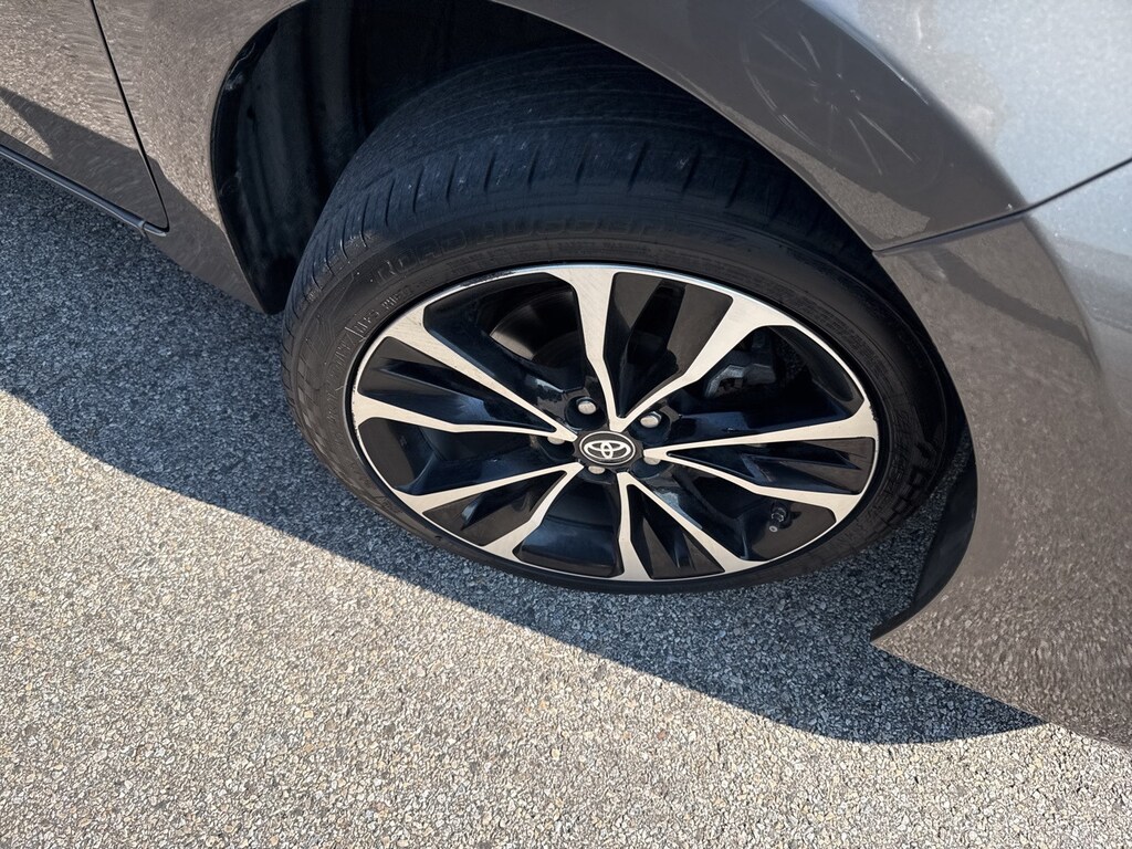 Used 2019 Toyota Corolla SE w/17-Inch Machined Alloy Wheels Sedan