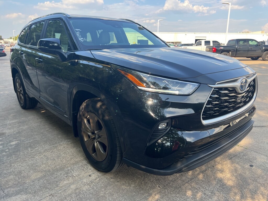 Used 2023 Toyota Highlander Hybrid Bronze Edition w/18 Bronze-Alloy SUV