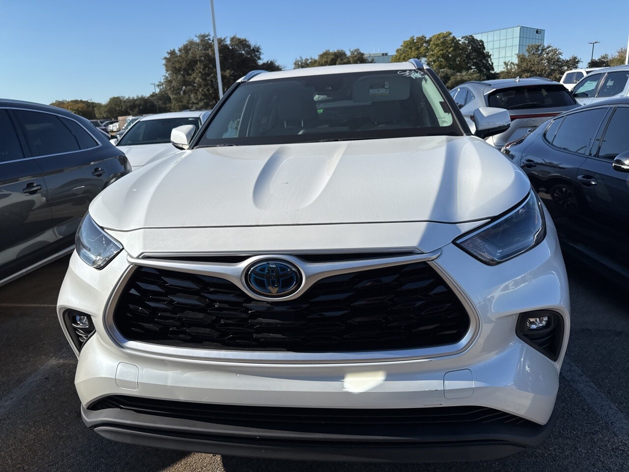 2021 Toyota Highlander Hybrid XLE photo 2