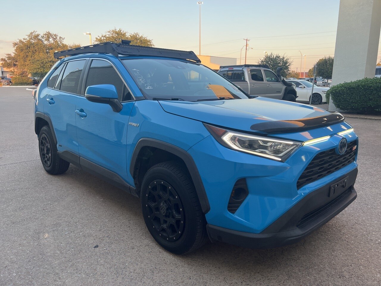 2021 Toyota RAV4 XLE photo 3