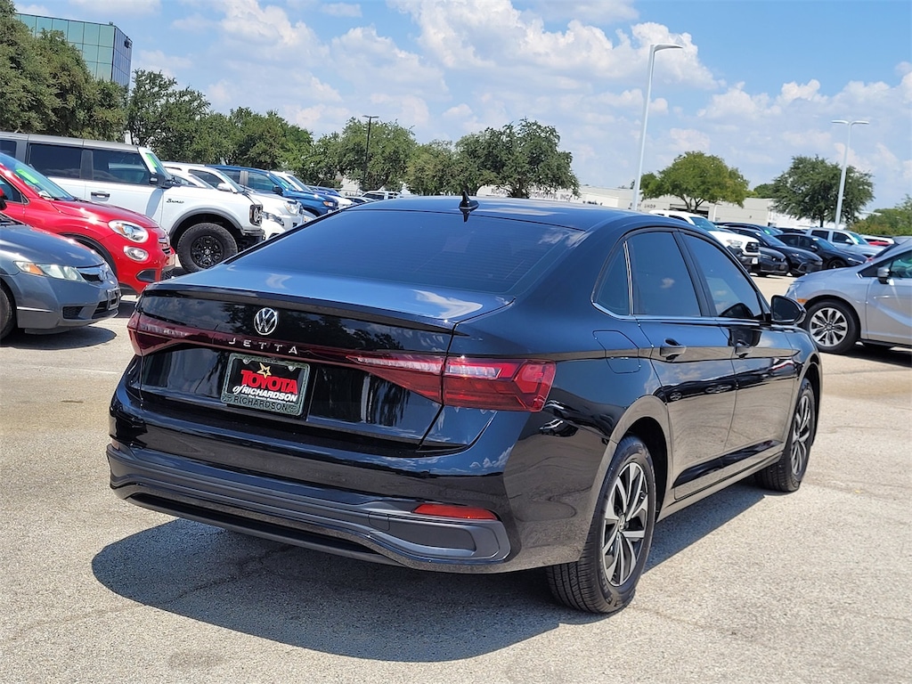 Used 2025 Volkswagen Jetta 1.5T S w/16-in 2-Tone Machined Alloy Sedan