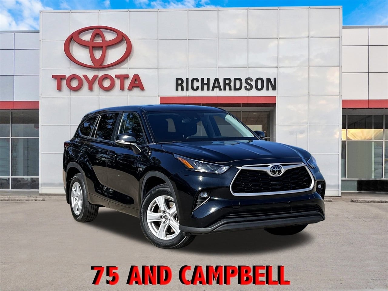 2024 Toyota Highlander LE's photo