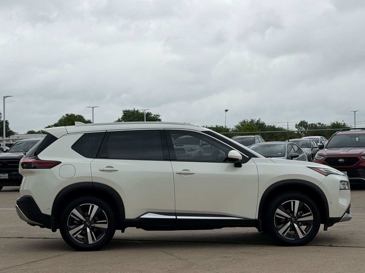 View vehicle photo 3