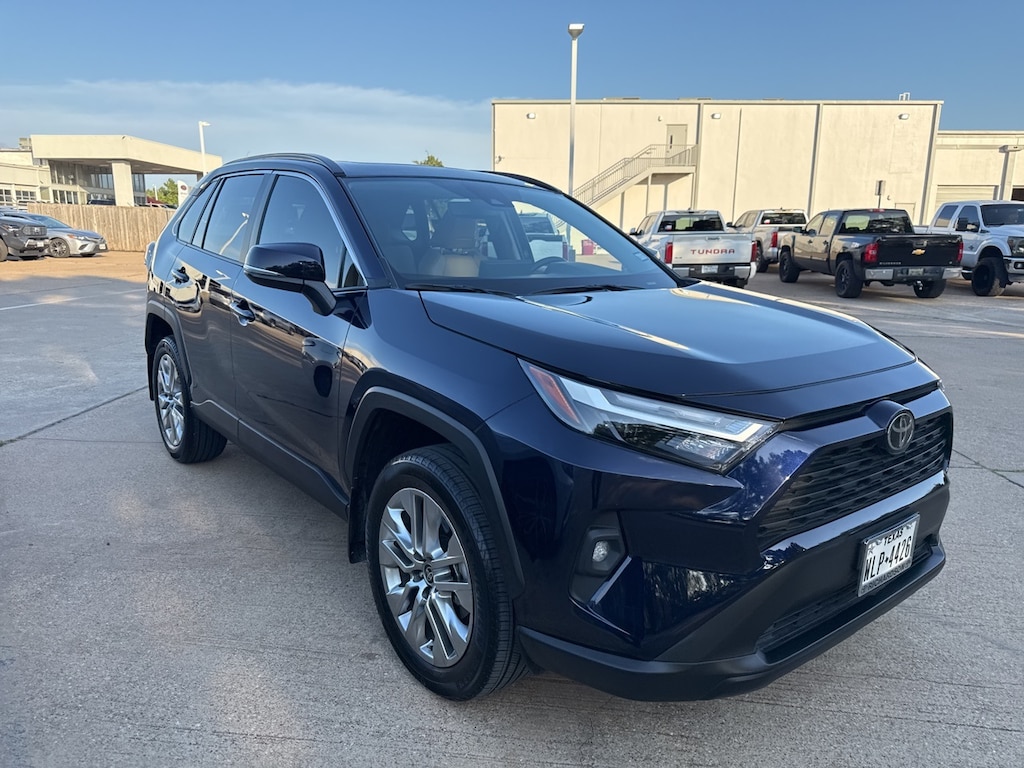 Used 2025 Toyota RAV4 XLE Premium w/Sunroof/Leather/19-in Alloy SUV