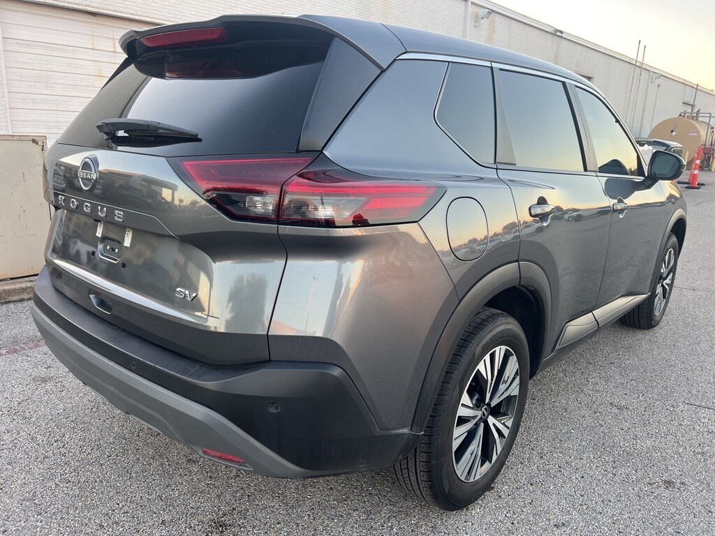 Used 2022 Nissan Rogue SV w/8 Color Touch-Screen Display/18-in Alloy SUV