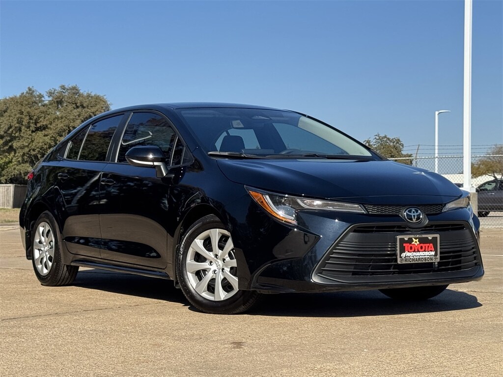 Used 2025 Toyota Corolla LE w/8-Inch Toyota Audio Multimedia Sedan