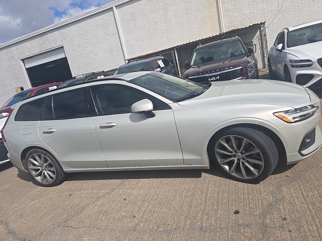 Used 2020 Volvo V60 T5 w/Sunroof/Leather/18-in Alloy Wheels Wagon