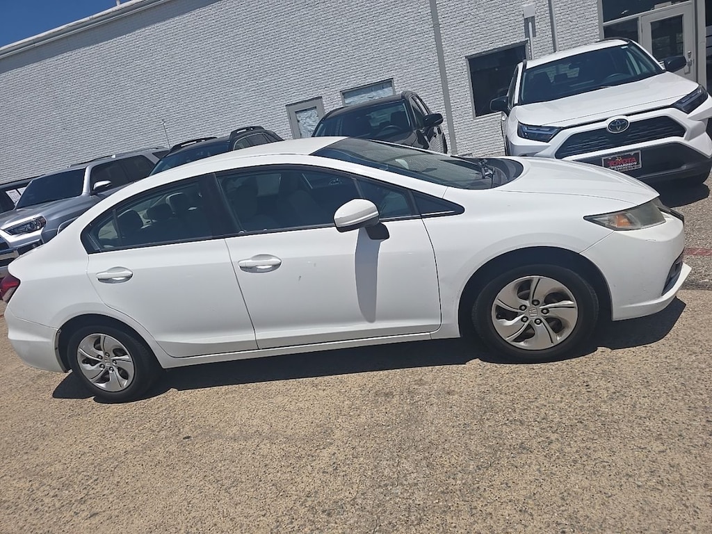 Used 2014 Honda Civic LX w/160-Watt AM/FM/CD Audio System Sedan