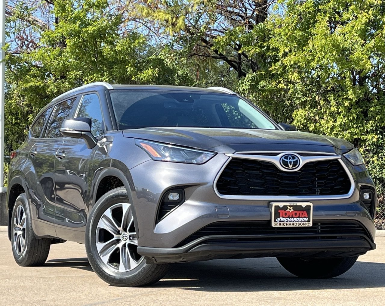 Magnetic Gray Metallic 2023 Toyota Highlander SUV / Crossover Front-Wheel Drive 8-Speed Automatic