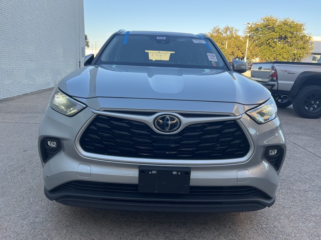 Used 2022 Toyota Highlander XLE w/Moonroof/Leather/18-in Alloy SUV